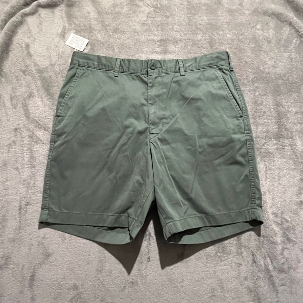 Uniqlo Chino Shorts Mens L Green 7 Inch Inseam 100% Cotton 321-477577